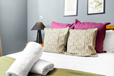 City Centre Apartment - China Town - Secure Parking - Balcony