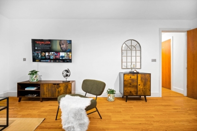 City Centre Apartment - China Town - Secure Parking - Balcony
