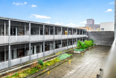 City Centre Apartment - China Town - Secure Parking - Balcony