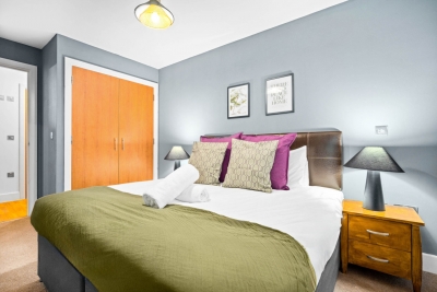 City Centre Apartment - China Town - Secure Parking - Balcony