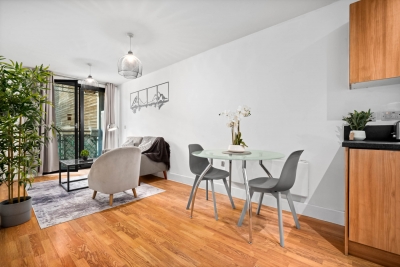 Chinatown One Bed -  Balcony - Parking -  Fast WIFI