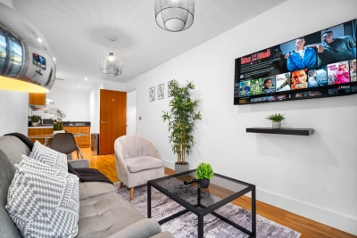 Chinatown One Bed -  Balcony - Parking -  Fast WIFI