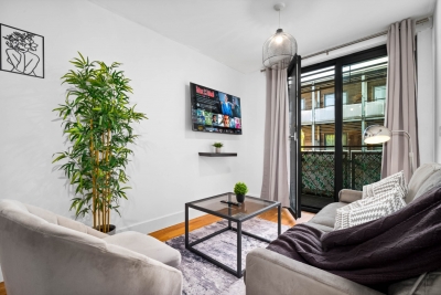 Chinatown One Bed -  Balcony - Parking -  Fast WIFI