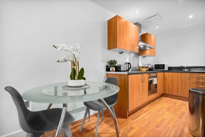 Chinatown One Bed -  Balcony - Parking -  Fast WIFI