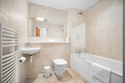 Chinatown One Bed -  Balcony - Parking -  Fast WIFI