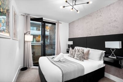 Chinatown One Bed -  Balcony - Parking -  Fast WIFI