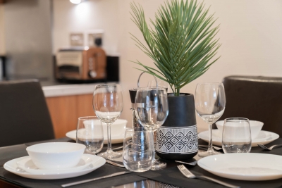 Arcadian Apartment - Single Beds  - Balcony - Parking - Fast WIFI