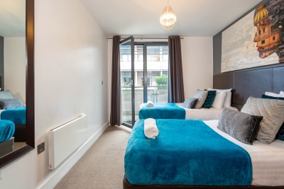Arcadian Apartment - Single Beds  - Balcony - Parking - Fast WIFI