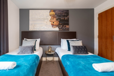 Arcadian Apartment - Single Beds  - Balcony - Parking - Fast WIFI