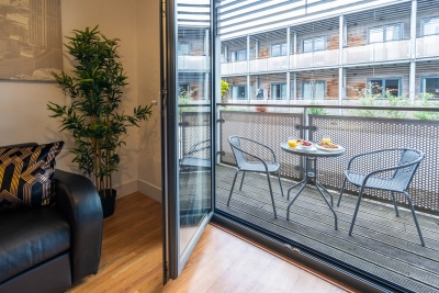 Arcadian Apartment - Single Beds  - Balcony - Parking - Fast WIFI