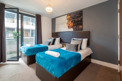Arcadian Apartment - Single Beds  - Balcony - Parking - Fast WIFI
