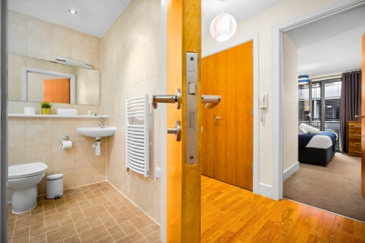 Chinatown Apartment - Secure Parking - Fast WIFI