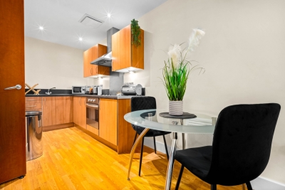 Chinatown Apartment - Secure Parking - Fast WIFI