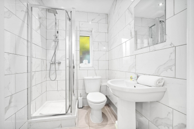 Stylish Three Bedroom House -  Sleeps 6 - Garden - Parking