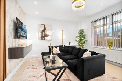 Stylish Three Bedroom House -  Sleeps 6 - Garden - Parking