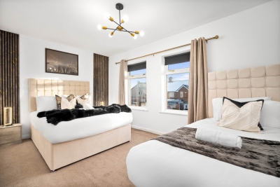 Stylish Three Bedroom House -  Sleeps 6 - Garden - Parking