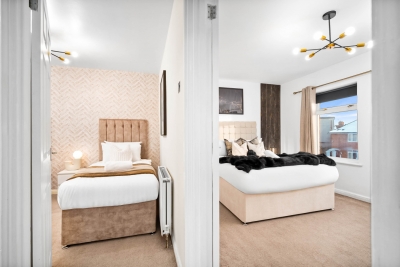 Stylish Three Bedroom House -  Sleeps 6 - Garden - Parking