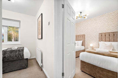Stylish Three Bedroom House -  Sleeps 6 - Garden - Parking