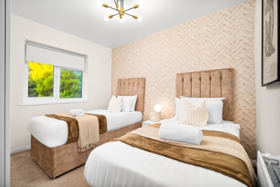 Stylish Three Bedroom House -  Sleeps 6 - Garden - Parking