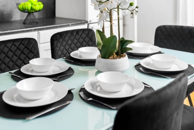 Stylish Three Bedroom House - Garden - Parking