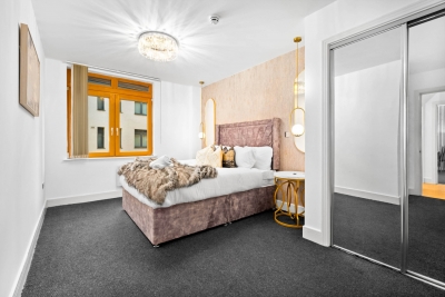 Stylish 2 Bedroom Apartment - City Centre - King Beds - Parking