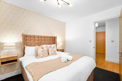 Stylish 2 Bedroom Apartment - City Centre - King Beds - Parking