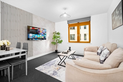 Stylish 2 Bedroom Apartment - City Centre - King Beds - Parking