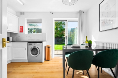 Stylish Two Bed House - Garden - Parking - WIFI