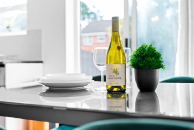 Stylish Two Bed House - Garden - Parking - WIFI
