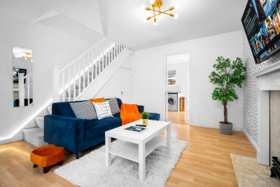 Stylish Two Bed House - Garden - Parking - WIFI
