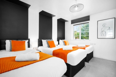Stylish Two Bed House - Garden - Parking - WIFI