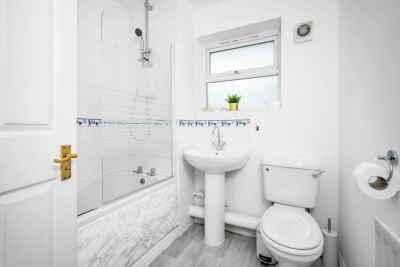Stylish Two Bed House - Garden - Parking - WIFI