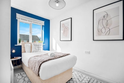 Stylish Two Bed House - Garden - Parking - WIFI