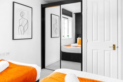 Stylish Two Bed House - Garden - Parking - WIFI