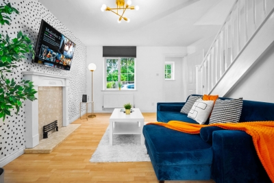 Stylish Two Bed House - Garden - Parking - WIFI