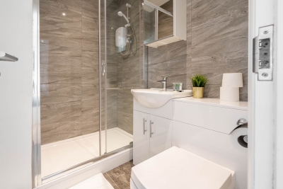 Stylish Four Bedroom House - Bedroom Tvs - Parking - Garden