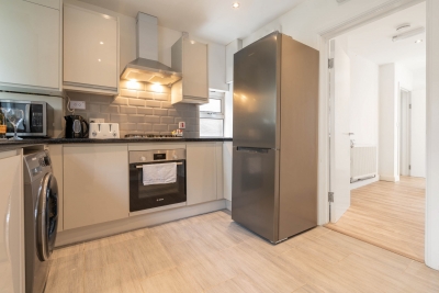 Stylish Four Bedroom House - Bedroom Tvs - Parking - Garden