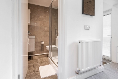 Stylish Four Bedroom House - Bedroom Tvs - Parking - Garden