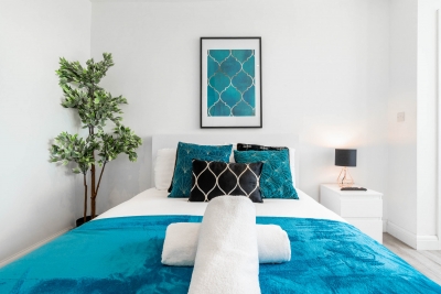 Stylish Four Bedroom House - Bedroom Tvs - Parking - Garden