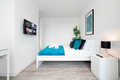 Stylish Four Bedroom House - Bedroom Tvs - Parking - Garden