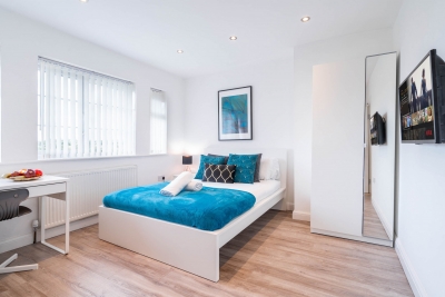 Stylish Four Bedroom House - Bedroom Tvs - Parking - Garden