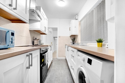 Luxury Three Bed House - Parking -  Garden - Netlix