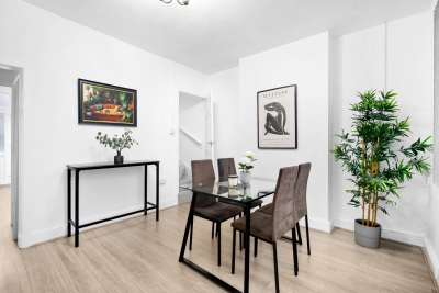 Luxury Three Bed House - Parking -  Garden - Netlix
