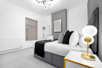 Luxury Three Bed House - Parking -  Garden - Netlix