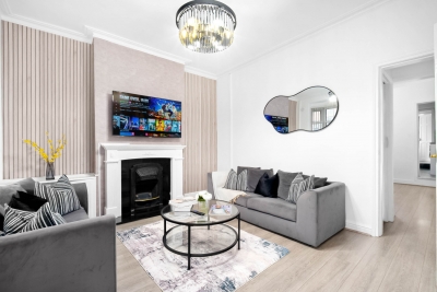Luxury Three Bed House - Parking -  Garden - Netlix