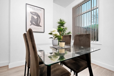 Luxury Three Bed House - Parking -  Garden - Netlix