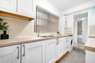 Luxury Three Bed House - Parking -  Garden - Netlix