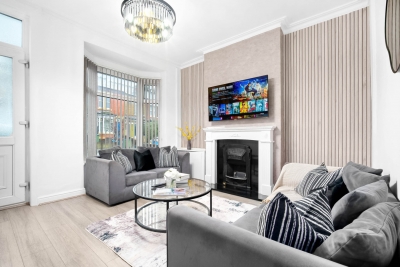 Luxury Three Bed House - Parking -  Garden - Netlix
