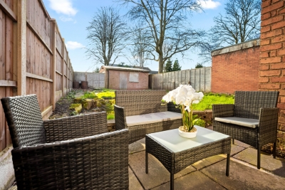 Stylish Four Bed House - 7 Guests - Garden