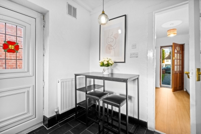 Stylish Four Bed House - 7 Guests - Garden